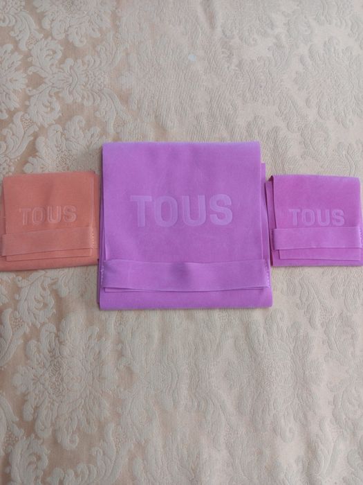 Caixas tous rosa e laranja