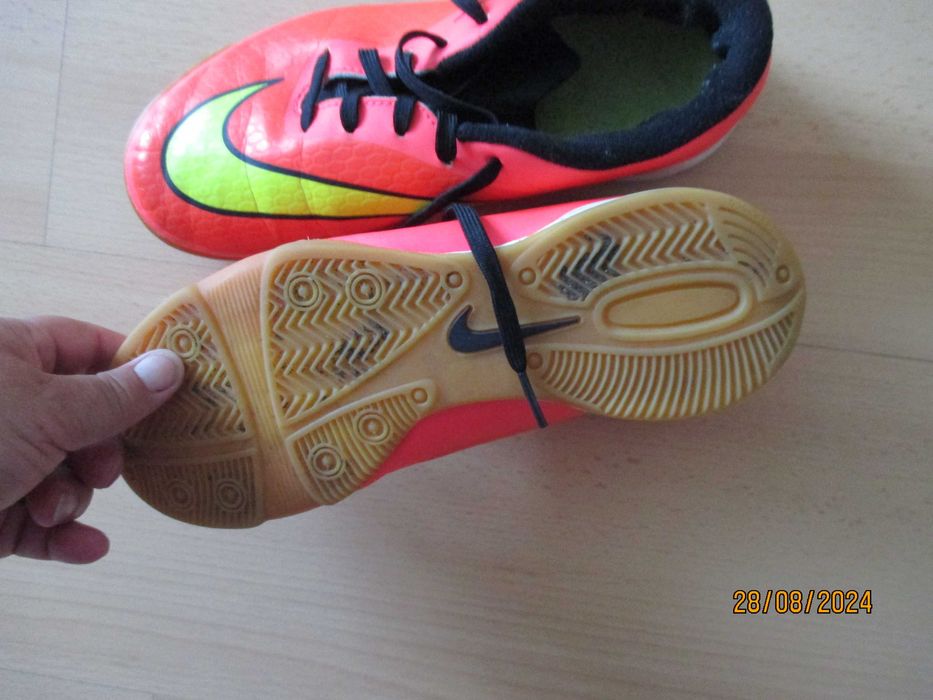 halówki Nike Hypernova, rozmiar 37,5, dł wkładki wew 23,5