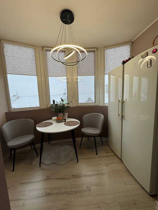 Простора 2-кімнатна квартира на Буковинській в новому будинку