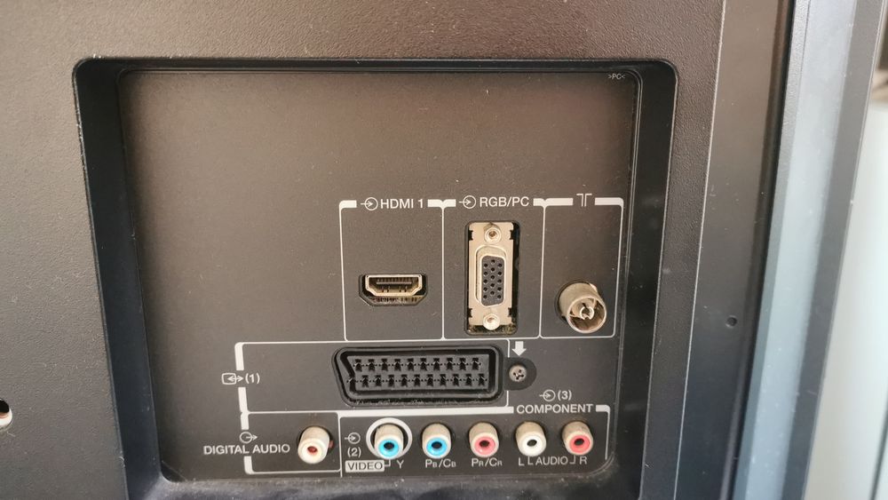 TV Toshiba 32" 32 polegadas avariada