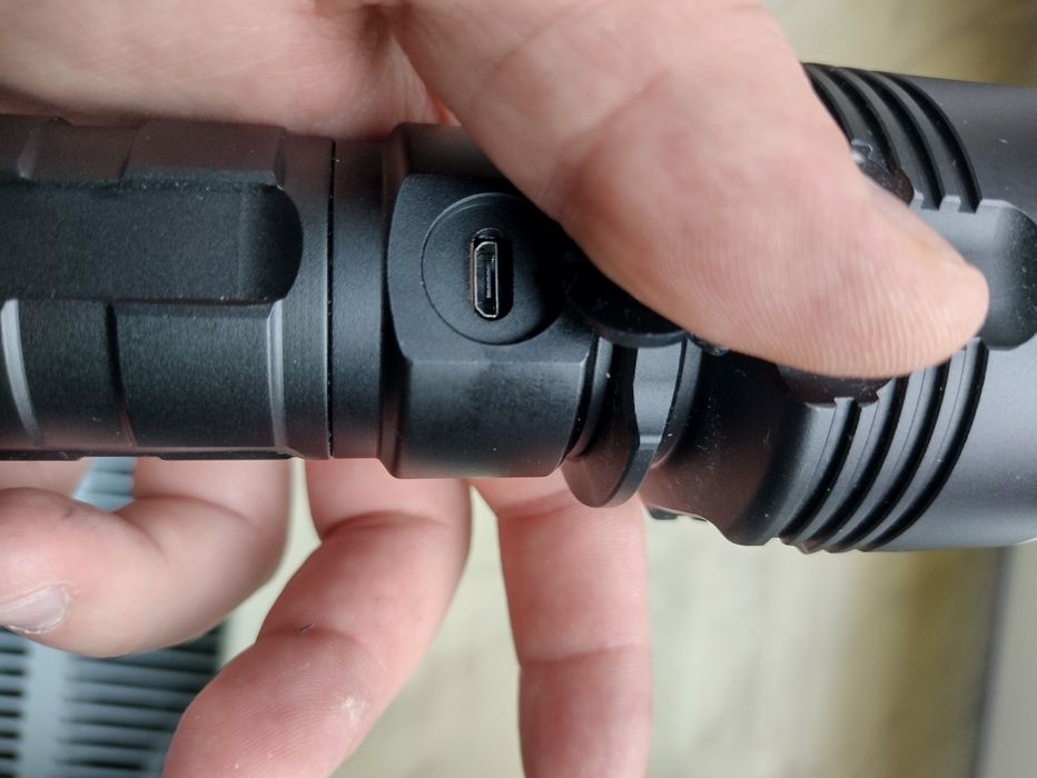 Bardzo Mocna Latarka Taktyczna 5000mah