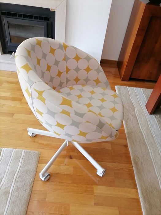 Cadeira de secretária / Cadeirão de quarto
