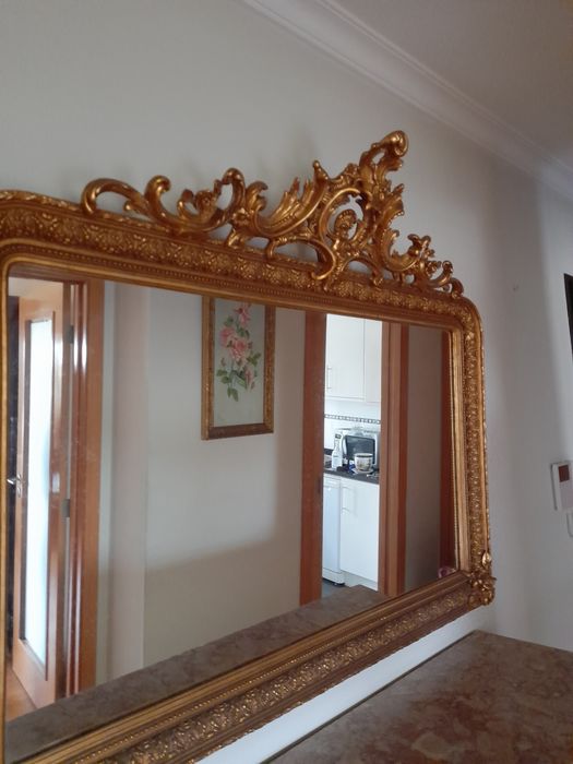 Credencia lacada antiga e espelho