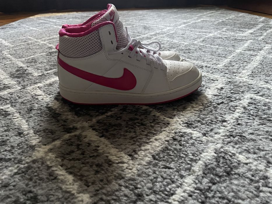 біло-рожеві красови Nike