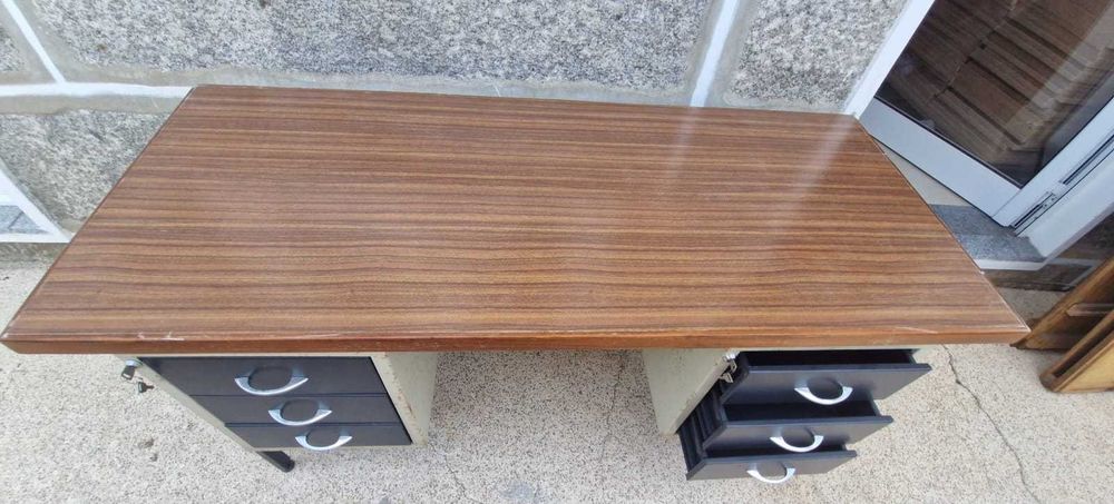 Várias secretarias bom estado