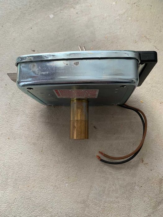 Fechadura eléctrica CISA + acessórios para portão