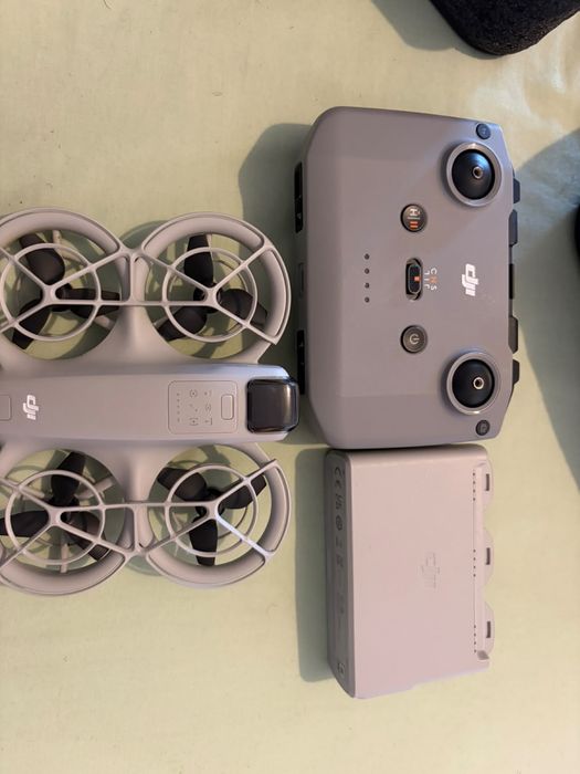 DJI Neo + Comando