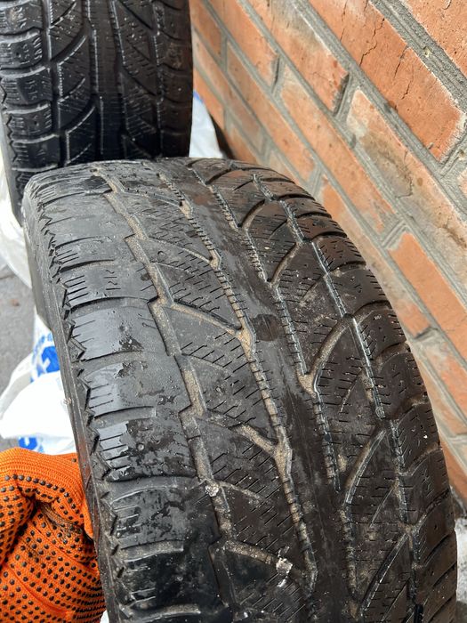 Зимова резина Cooper 235/50 18