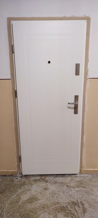 Montaż drzwi, regulacja drzwi, okien,ślusarz