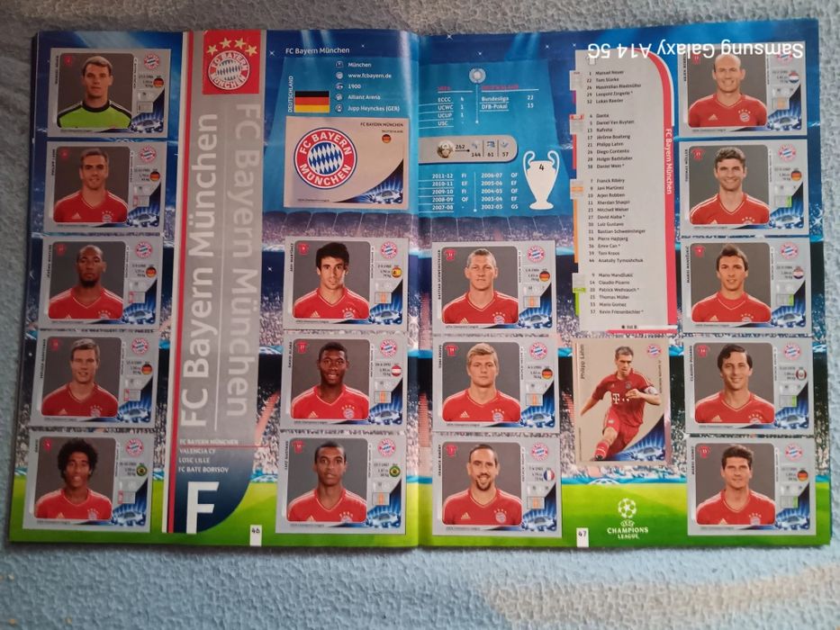 Caderneta de cromos- uefa champions league- em bom estado.