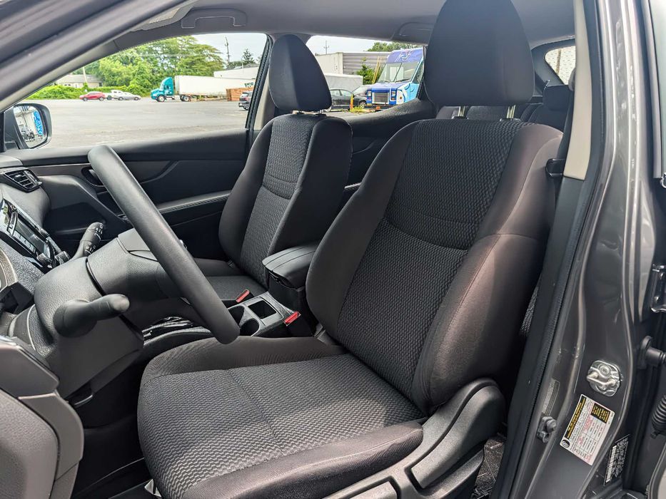 Nissan Rogue Sport      2021