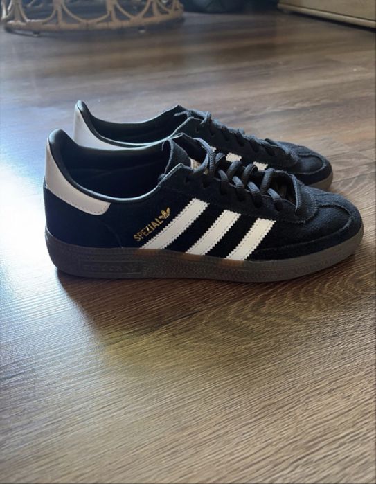 Adidas spezial.