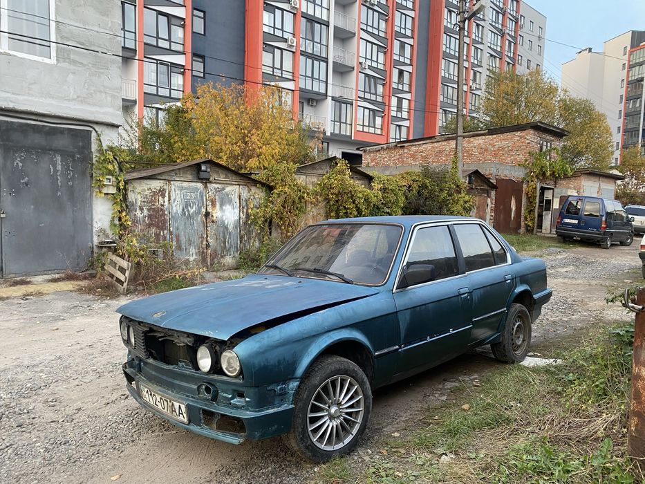 Продам BMW E30 316I