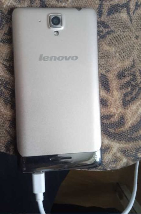 Продам рабочий мобильный телефон Lenovo S898t+  Golden