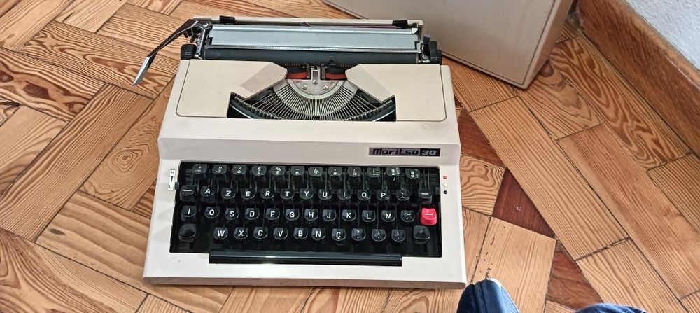 Maquina de escrever antiga