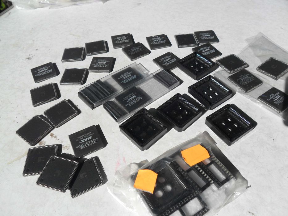 Продам микросхемы  ALTERA  серии EPM 7128,  EPM 9320
