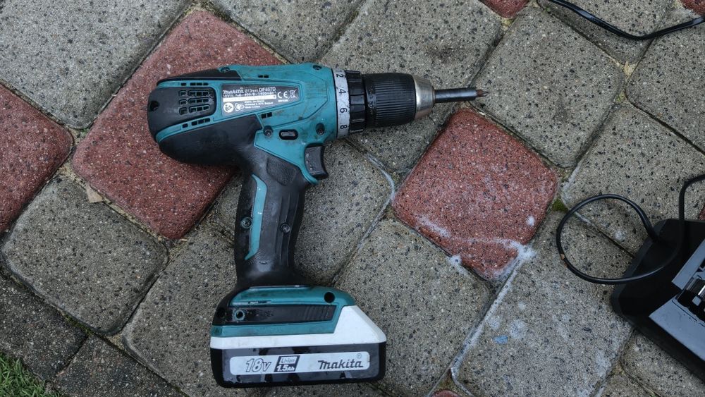 Zestaw Makita 457D wkrętarka+2x Aku +ładowarka + walizka