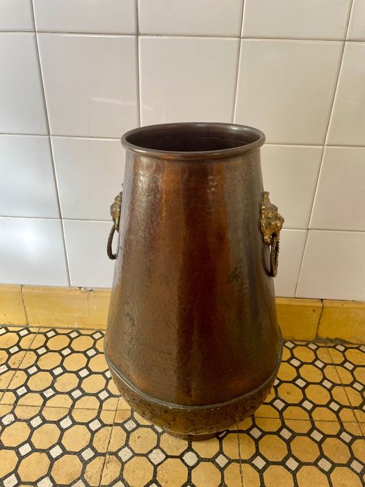 Pote em cobre antigo