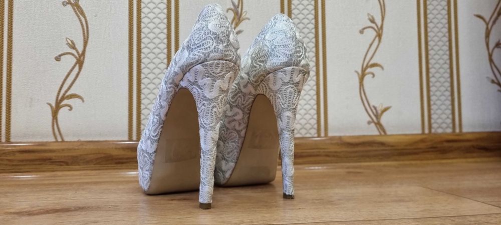 Жіночі туфлі, розмір 38.5