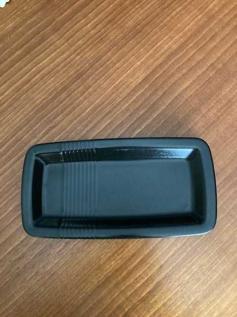 12 pratos em loiça preta Ikea para sushi