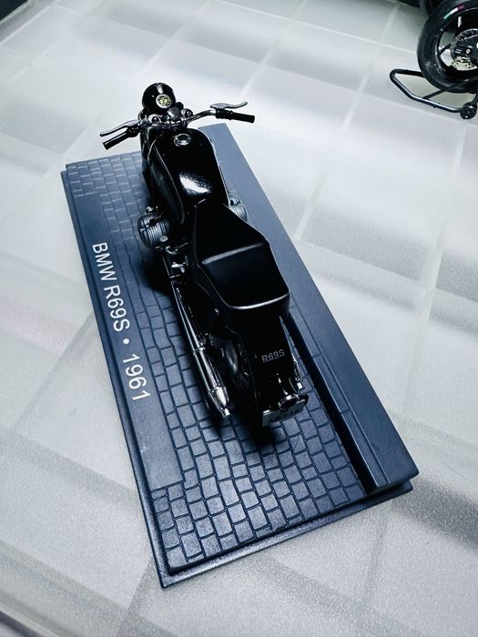 Miniatura BMW R69S de 1961 Escala 1/24 made by IXO