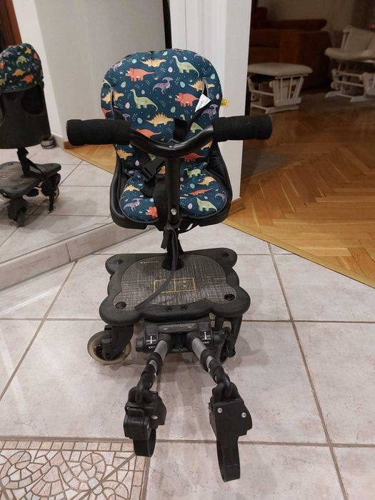 Dostawka do wózka w dinozaury