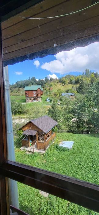 Двоповерховий будинок 192м², з окремим прим. бані на березі річки.