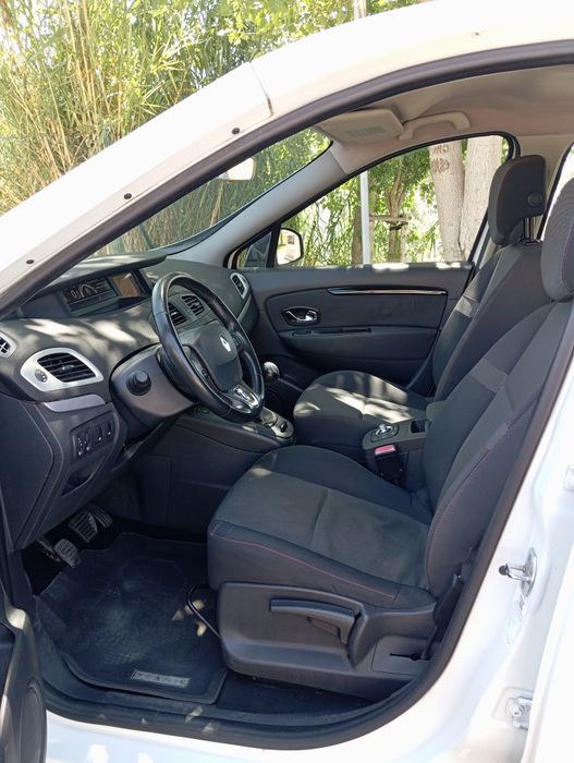 Renault Scénic Dynamique 1.5 dCi 110 cv | 2014 | Caixa de 6 Velocidades