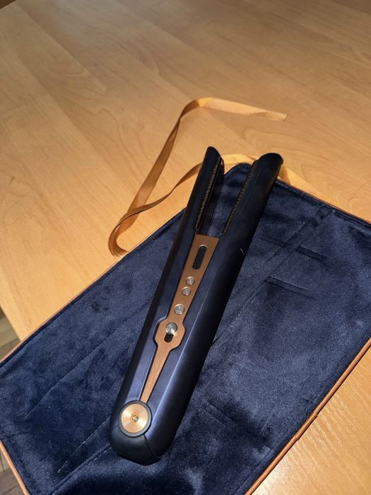 Дайсон утюжок , в использовании почти не был