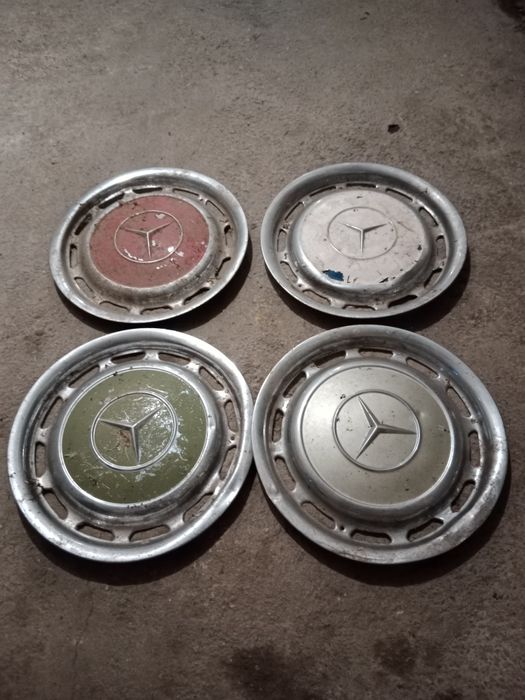 Zestaw 6 kołpaków od Mercedesa z czasów PRL.