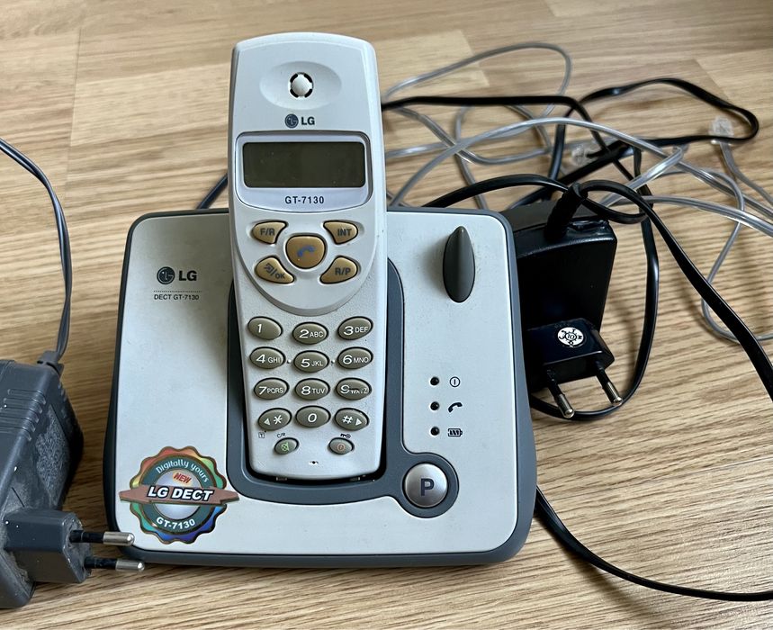 Телефон LG GT-7130.