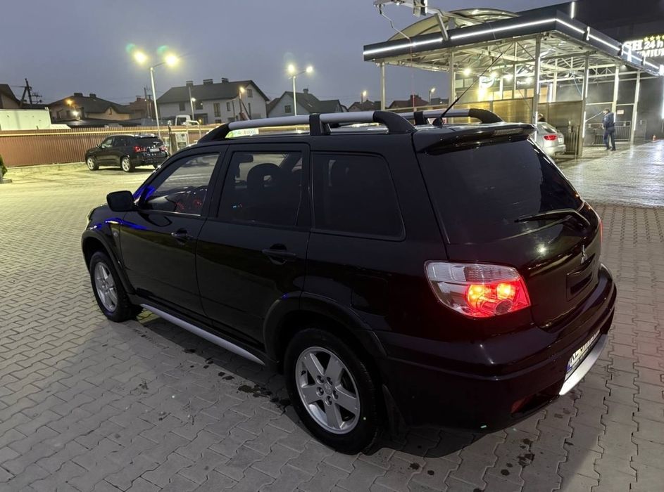 Міцубісі Аутлендер 1 покоління