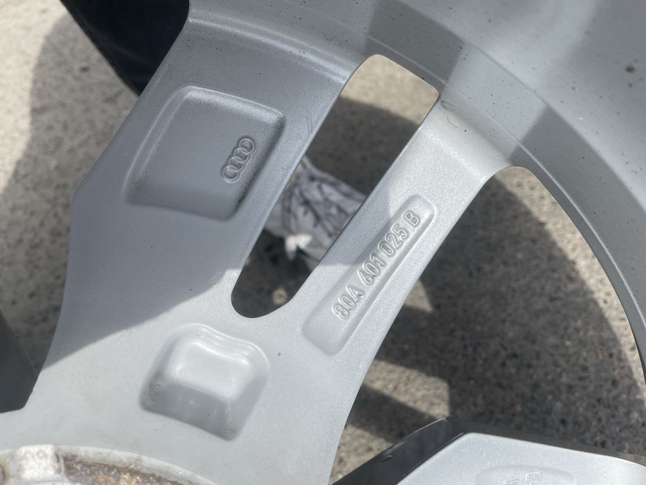 Диски  орігінал Ауді Q5, A6, A4,   8J 18 H2 ET 39