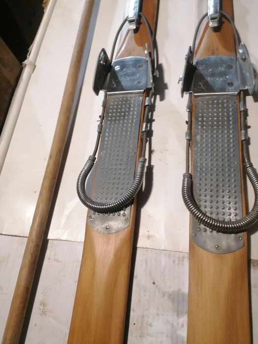 Drewniane narty zabytkowe