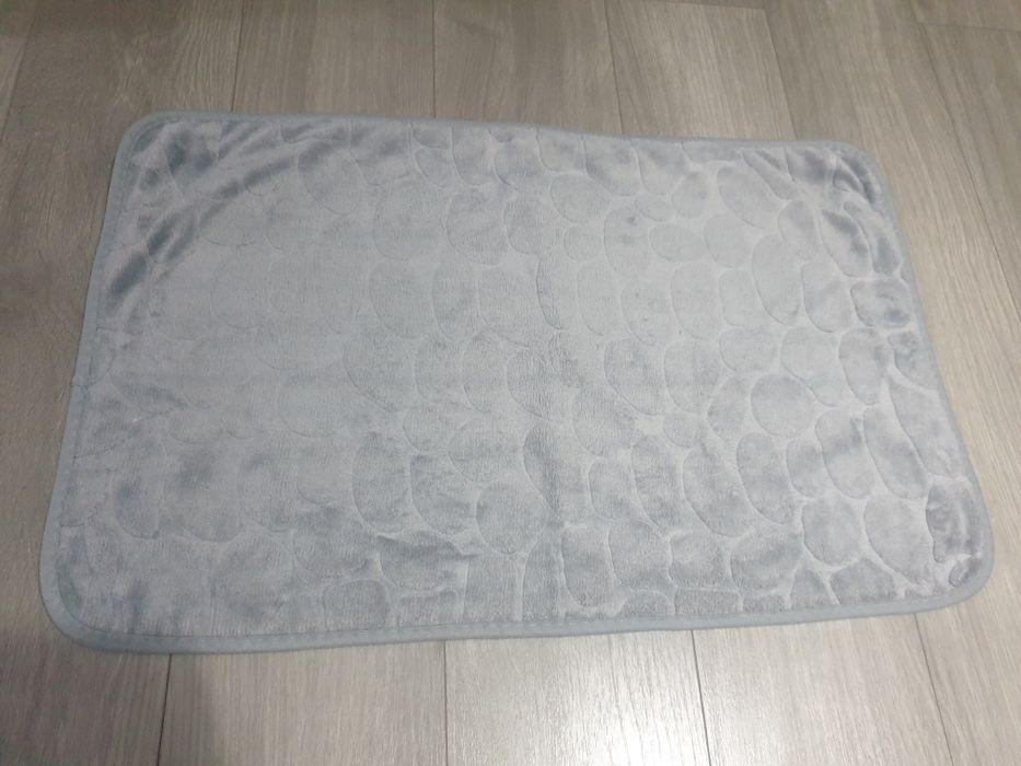 Dywanik łazienkowy 50x76 cm szary antypoślizgowy chodnik welur kamień