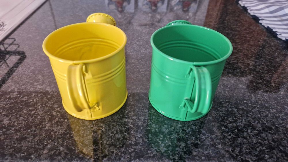 Conjunto dois regadores pequenos