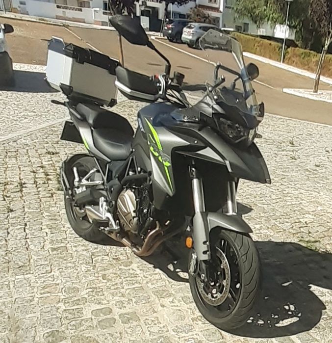 Qj motor srt 700 on road