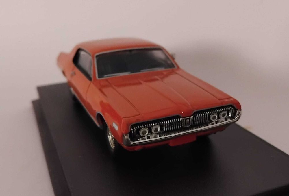 Mercury Cougar. Legend Series. 1:43.   30€.  Vendo miniatura da minha coleção.