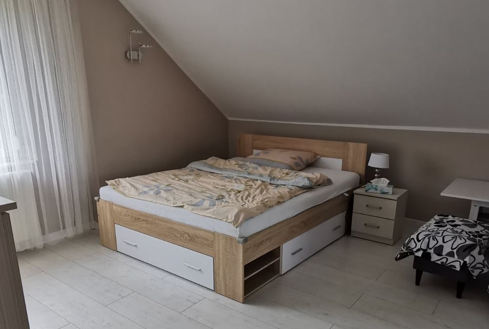 Łóżko z materacem 160x200