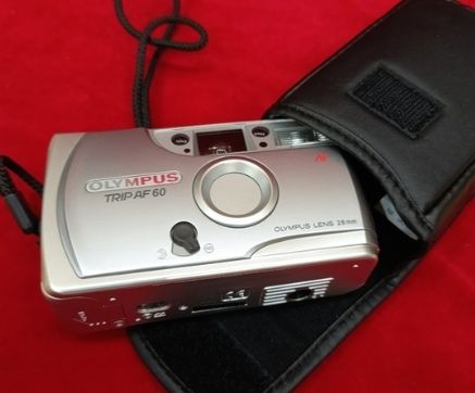 Olympus Trip AF60 — легендарний плівковий фотоапарат з чохлом