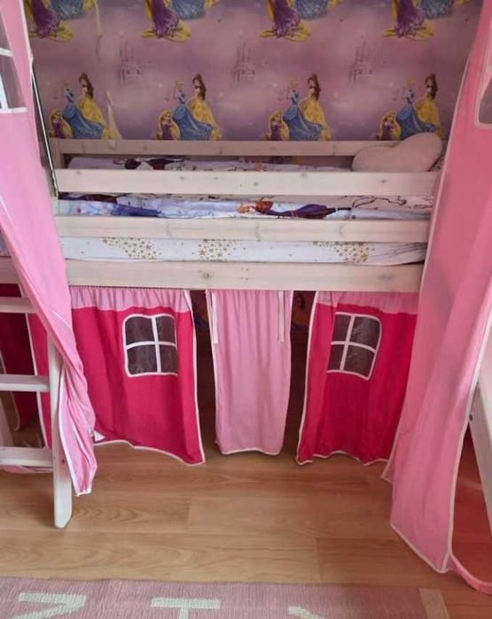 Cama beliche princesa com escorrega de criança