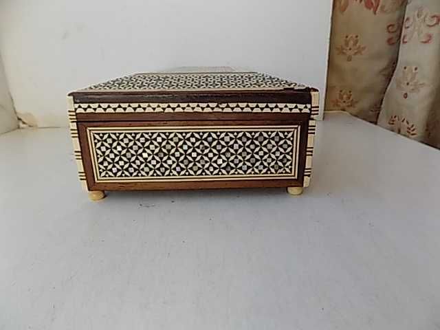 Шкатулка инкрустированная натуральным перламутром 20,5х11,7х6 см