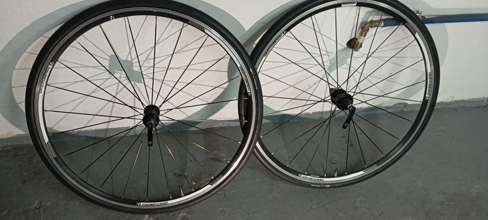 Koła szosowe Bontrager+ opony i dętki