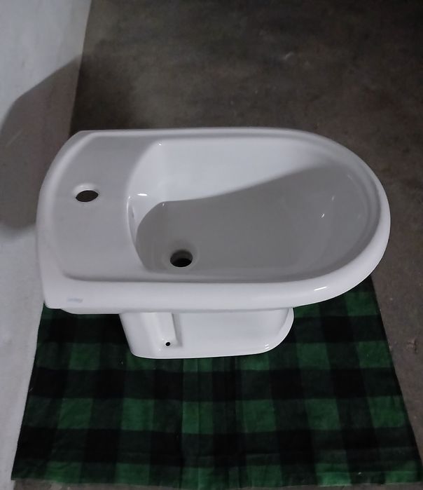 Bidé sem uso para casa de banho