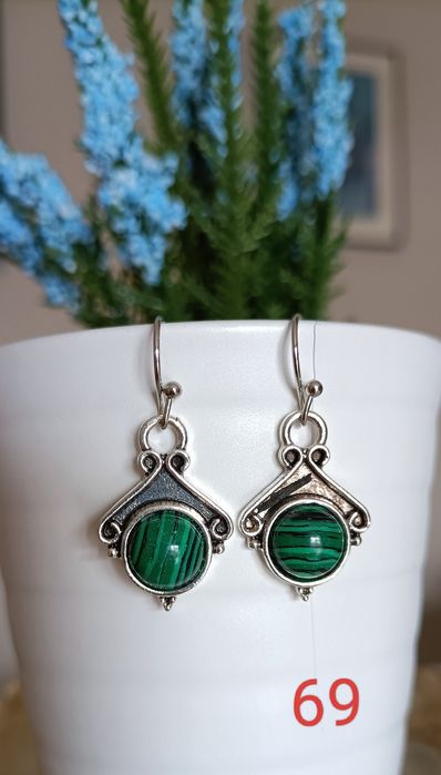 Brincos novos variados