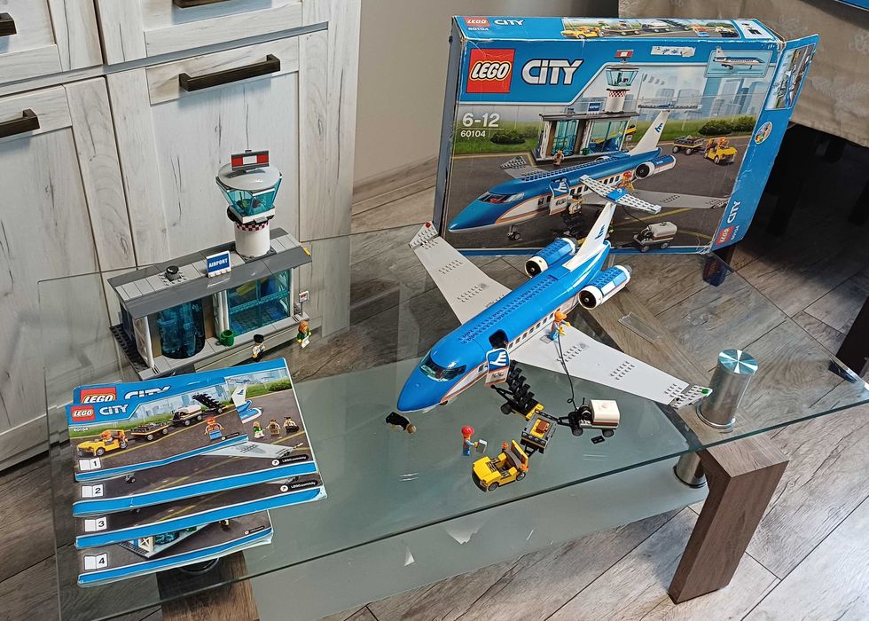 LEGO City 60104 Lotnisko – Terminal pasażerski , instrukcje + pudełko