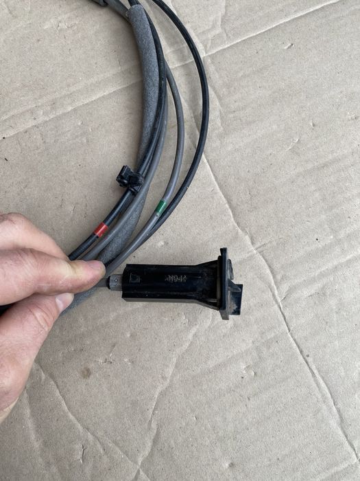 Тросик відкривання бензобака і багажника Хюндай Акцент-3.Hyundai Accen