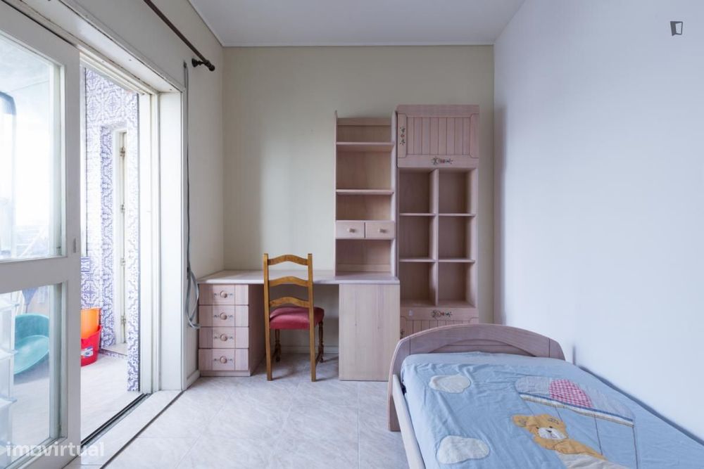 Quarto - localizado em Paranhos Porto