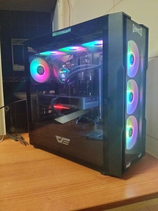 pc gaming - ryzen 7 5800X - RTX 5070