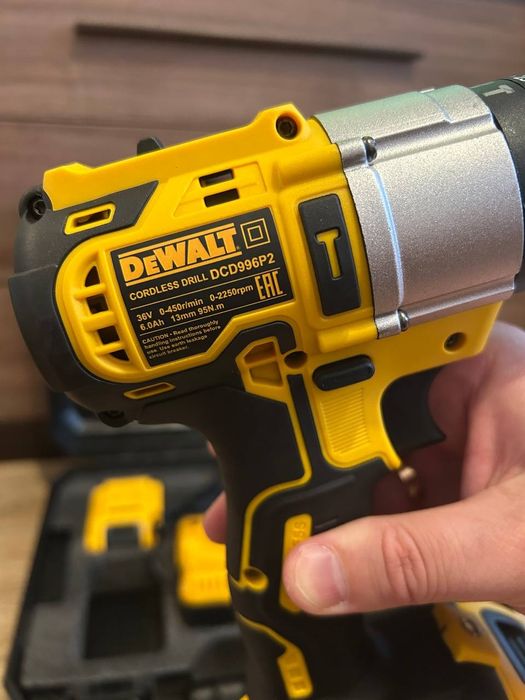 Ударний безщітковий шуруповерт DeWALT 36V 6AH металевий патрон 13мм